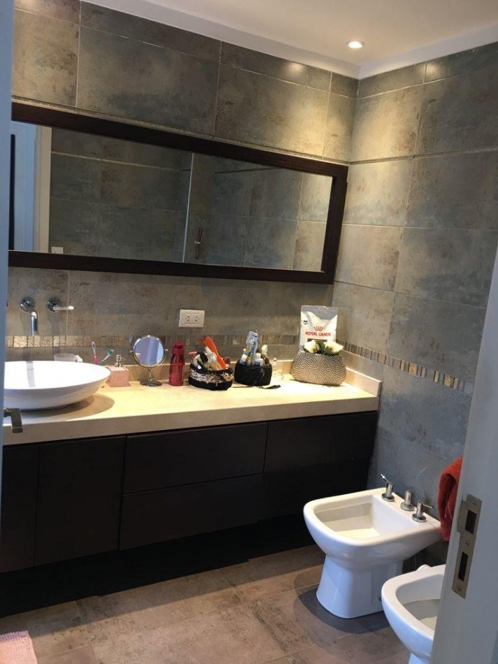 Casa 4 ambientes con gran parque y pileta. Parque Luro.