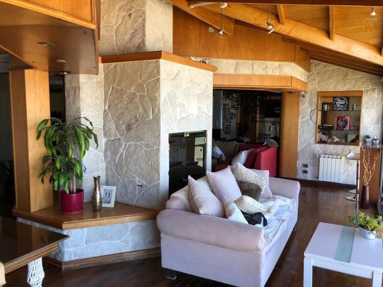 DEPARTAMENTO EN DUPLEX 5 AMBIENTES. RECICLADO. VISTA AL MAR. LA PERLA. MAR DEL PLATA.