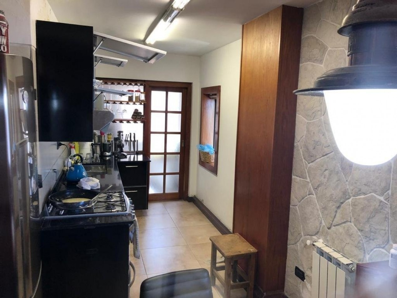 DEPARTAMENTO EN DUPLEX 5 AMBIENTES. RECICLADO. VISTA AL MAR. LA PERLA. MAR DEL PLATA.