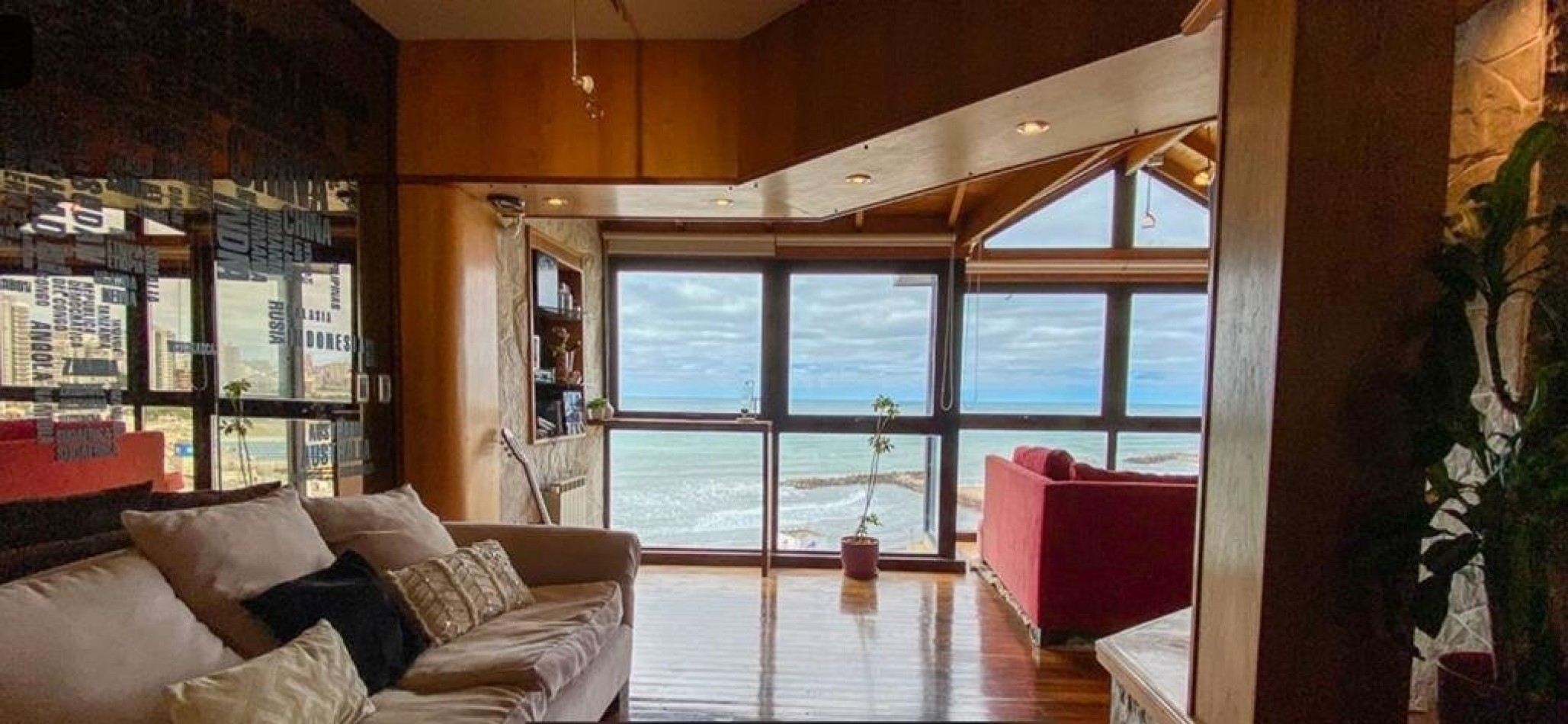 DEPARTAMENTO EN DUPLEX 5 AMBIENTES. RECICLADO. VISTA AL MAR. LA PERLA. MAR DEL PLATA.