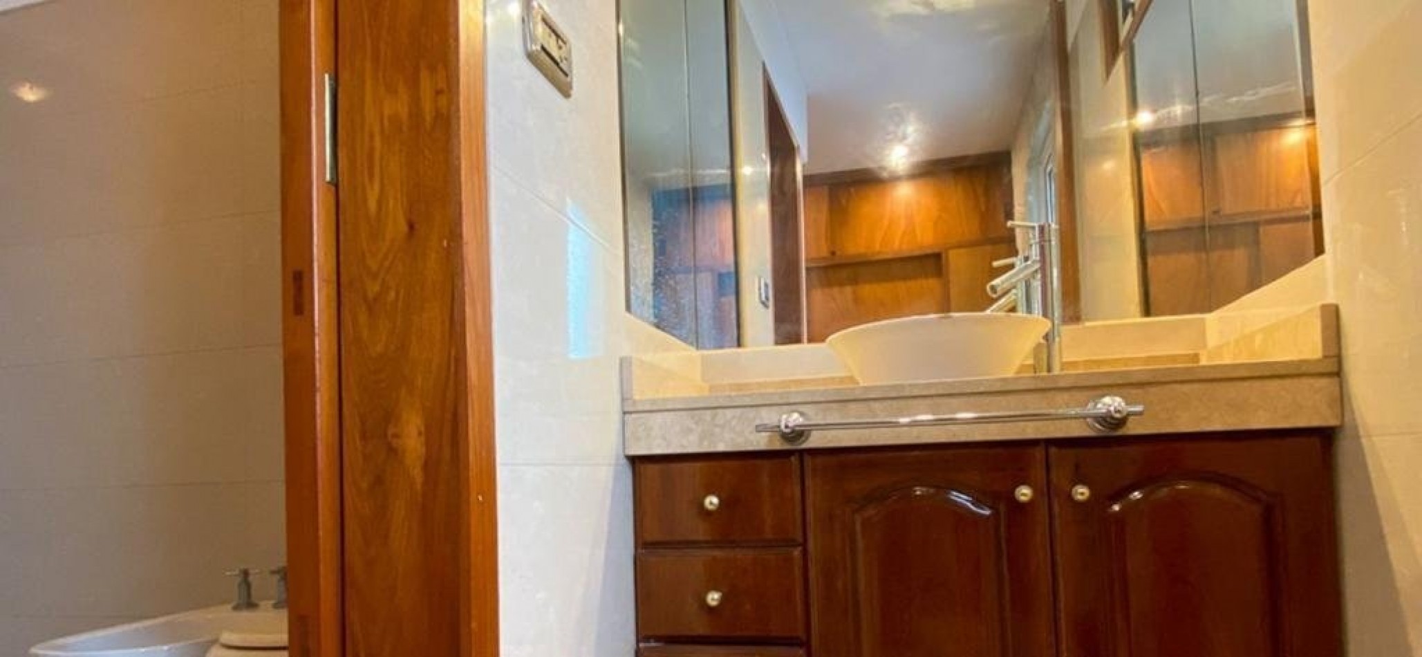 DEPARTAMENTO EN DUPLEX 5 AMBIENTES. RECICLADO. VISTA AL MAR. LA PERLA. MAR DEL PLATA.