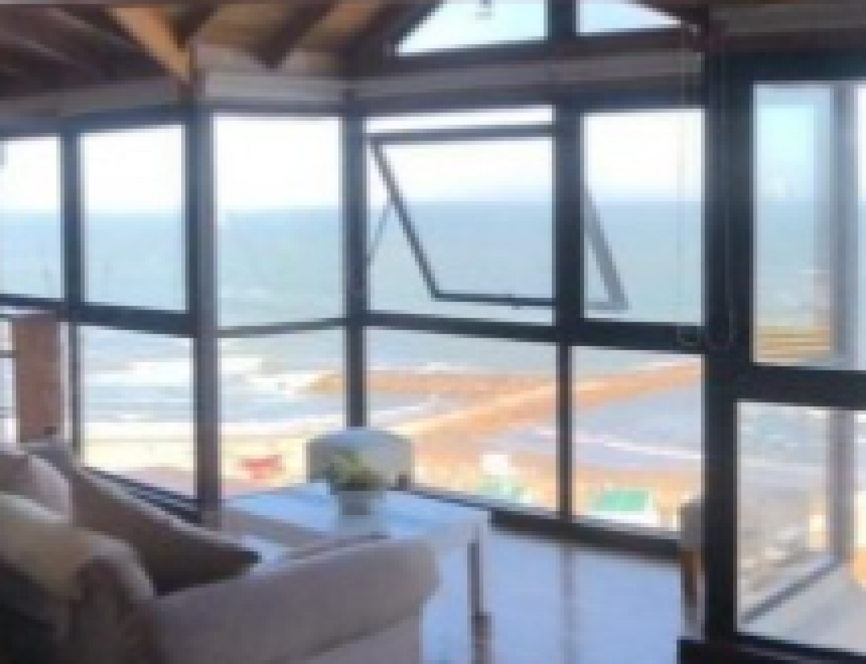 DEPARTAMENTO EN DUPLEX 5 AMBIENTES. RECICLADO. VISTA AL MAR. LA PERLA. MAR DEL PLATA.