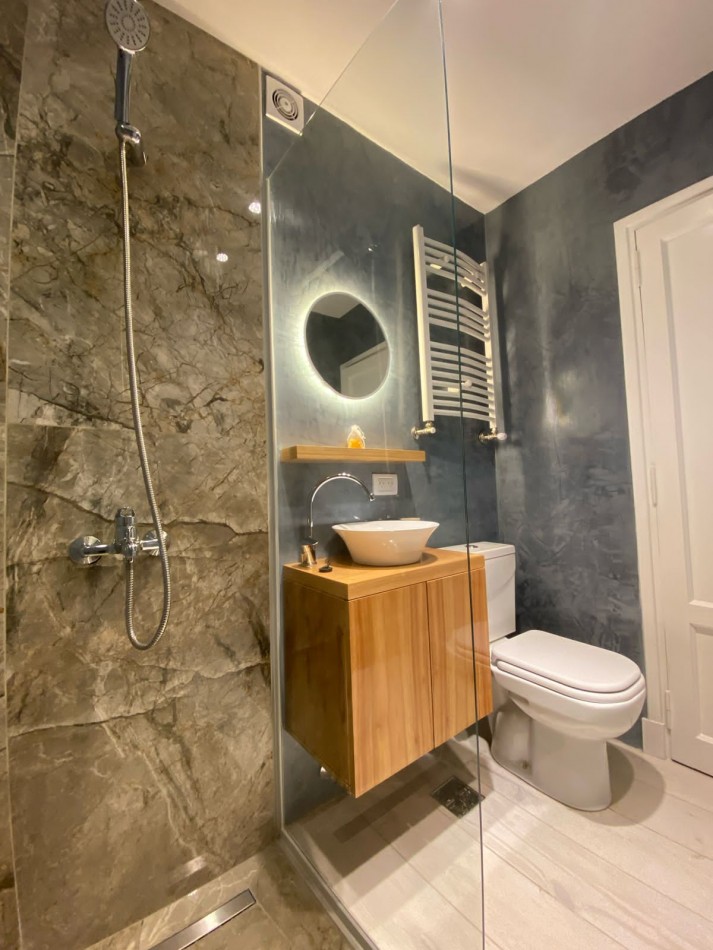 DEPTO TRES AMBIENTES CON BALCON SALIENTE. MAR DEL PLATA.