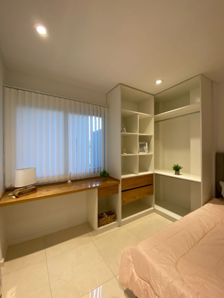 DEPTO TRES AMBIENTES CON BALCON SALIENTE. MAR DEL PLATA.