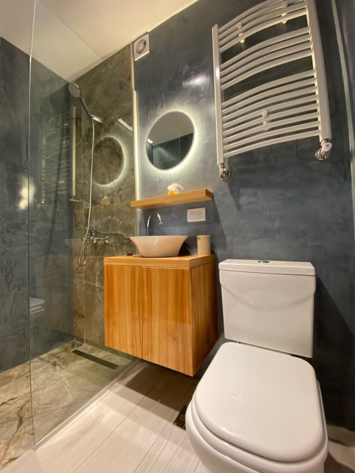 DEPTO TRES AMBIENTES CON BALCON SALIENTE. MAR DEL PLATA.