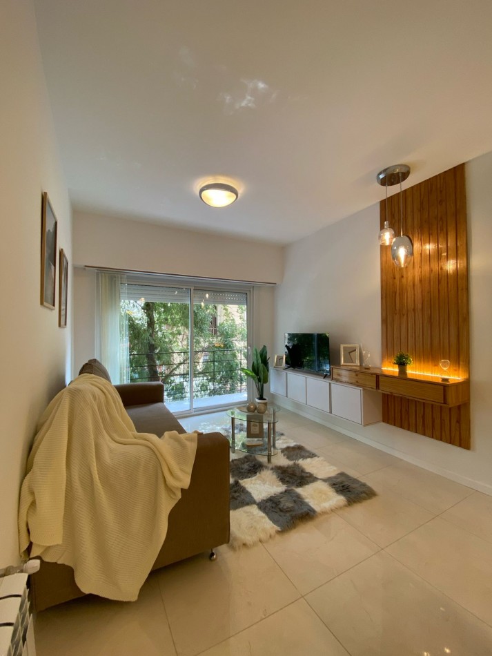 DEPTO TRES AMBIENTES CON BALCON SALIENTE. MAR DEL PLATA.