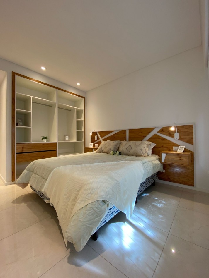 DEPTO TRES AMBIENTES CON BALCON SALIENTE. MAR DEL PLATA.