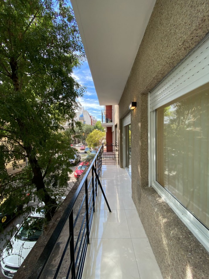 DEPTO TRES AMBIENTES CON BALCON SALIENTE. MAR DEL PLATA.