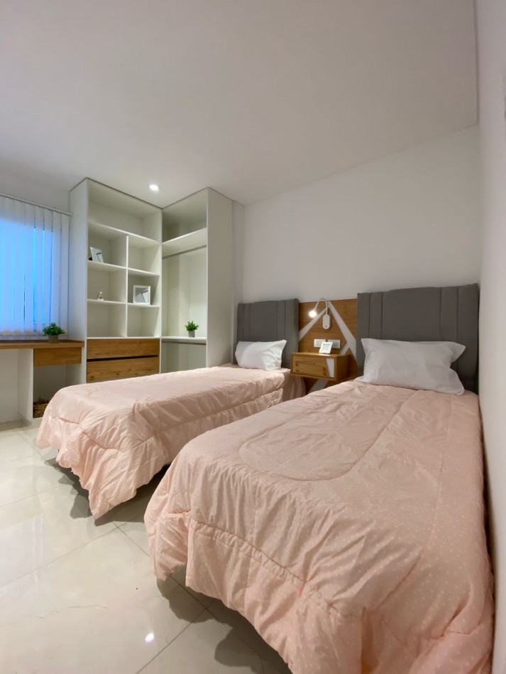 DEPTO TRES AMBIENTES CON BALCON SALIENTE. MAR DEL PLATA.