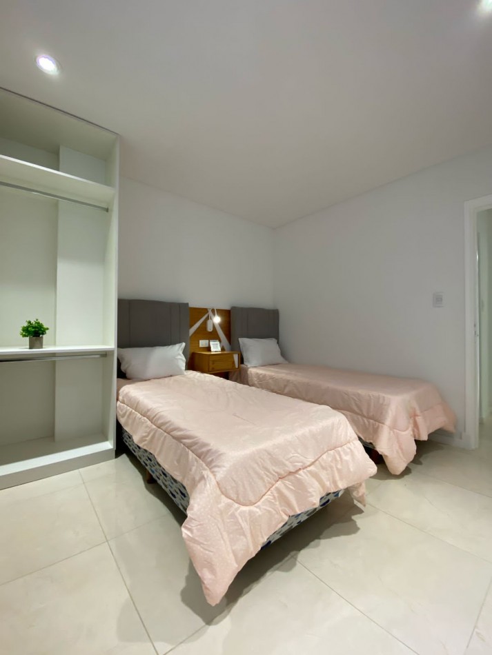 DEPTO TRES AMBIENTES CON BALCON SALIENTE. MAR DEL PLATA.