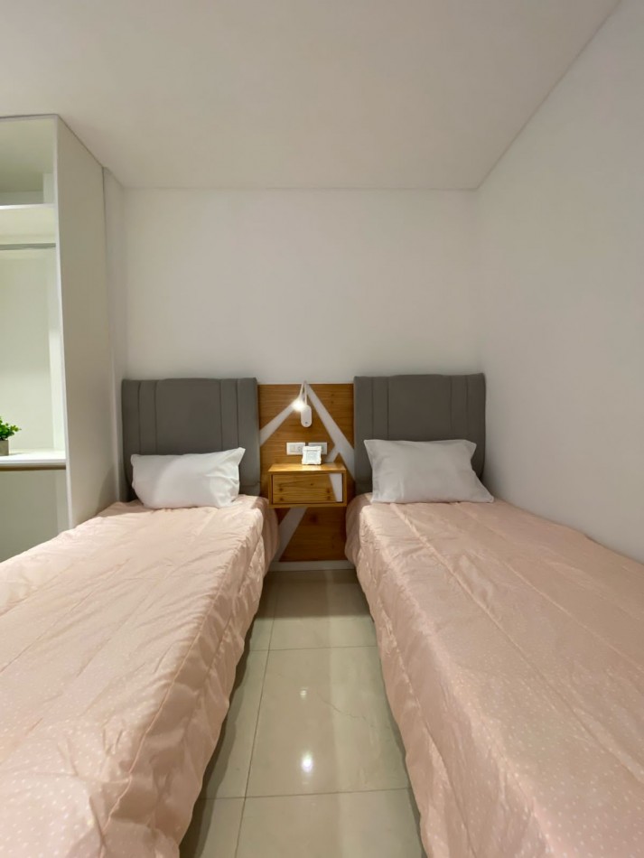 DEPTO TRES AMBIENTES CON BALCON SALIENTE. MAR DEL PLATA.