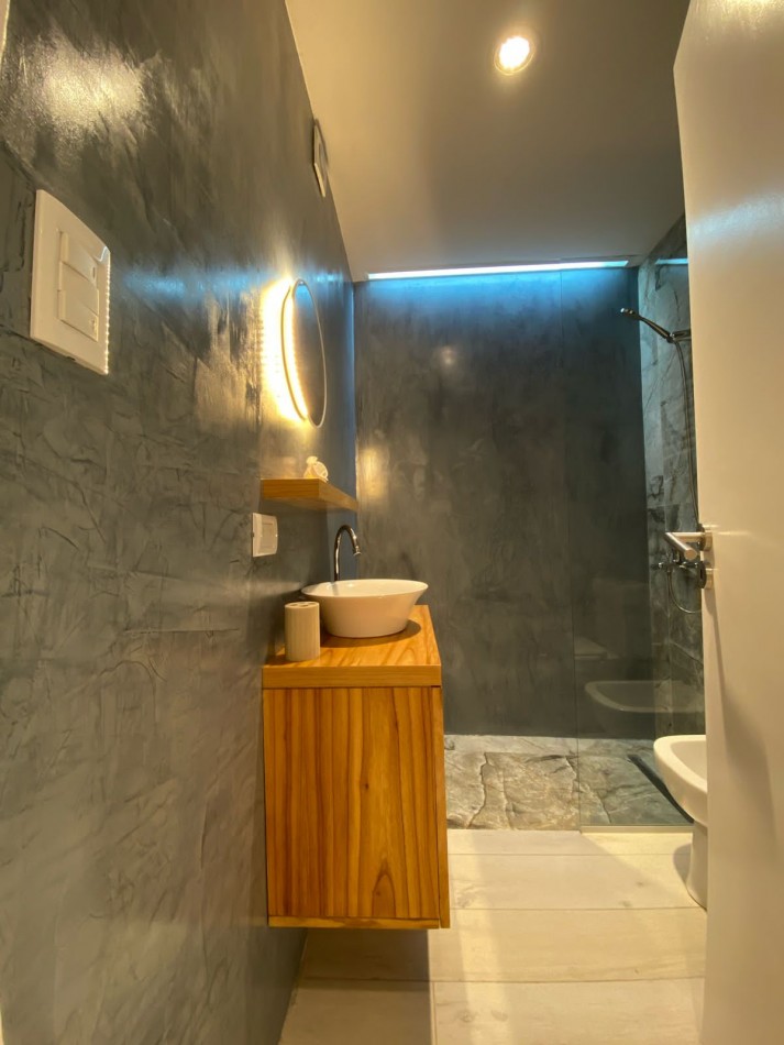 DEPTO TRES AMBIENTES CON BALCON SALIENTE. MAR DEL PLATA.