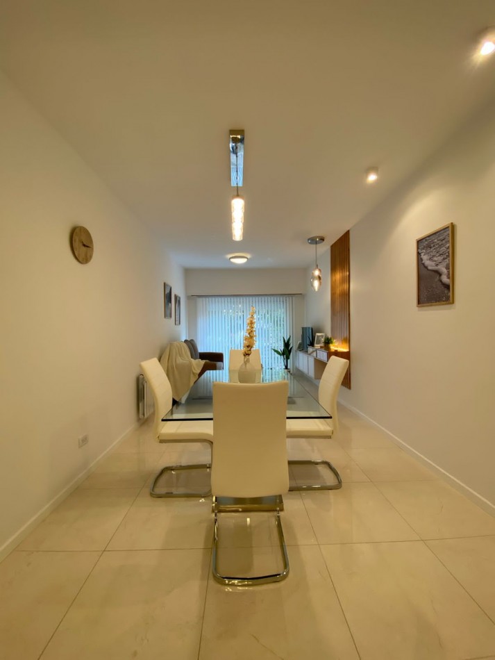 DEPTO TRES AMBIENTES CON BALCON SALIENTE. MAR DEL PLATA.