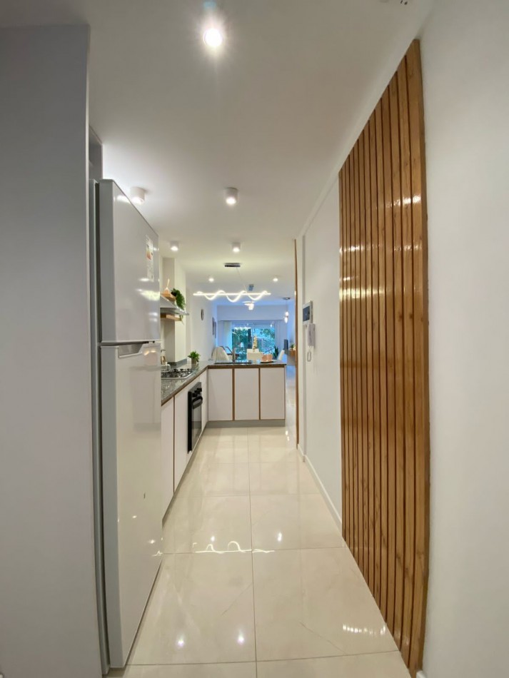 DEPTO TRES AMBIENTES CON BALCON SALIENTE. MAR DEL PLATA.