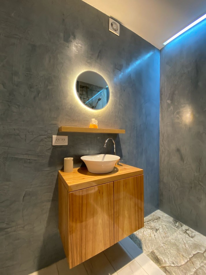 DEPTO TRES AMBIENTES CON BALCON SALIENTE. MAR DEL PLATA.