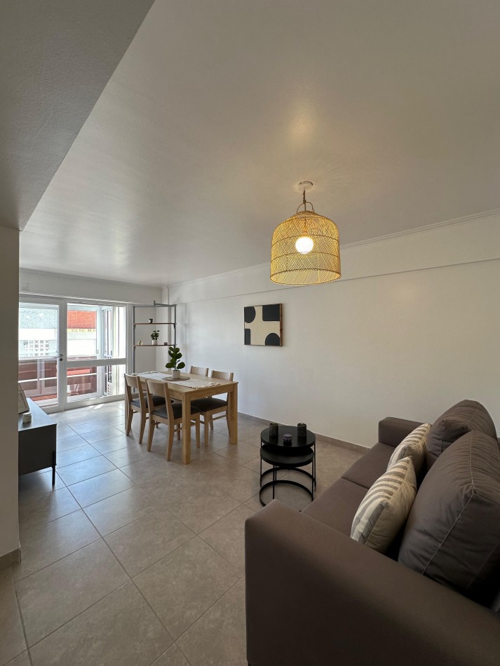 DEPARTAMENTO TRES AMBIENTES A LA CALLE CON COCHERA, CENTRO. MAR DEL PLATA