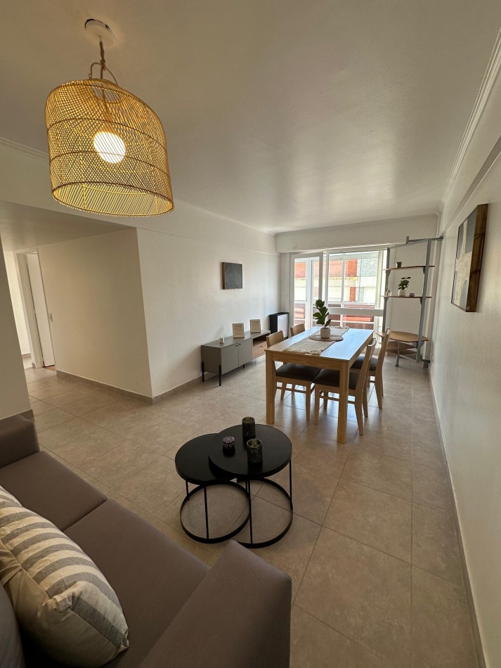 DEPARTAMENTO TRES AMBIENTES A LA CALLE CON COCHERA, CENTRO. MAR DEL PLATA