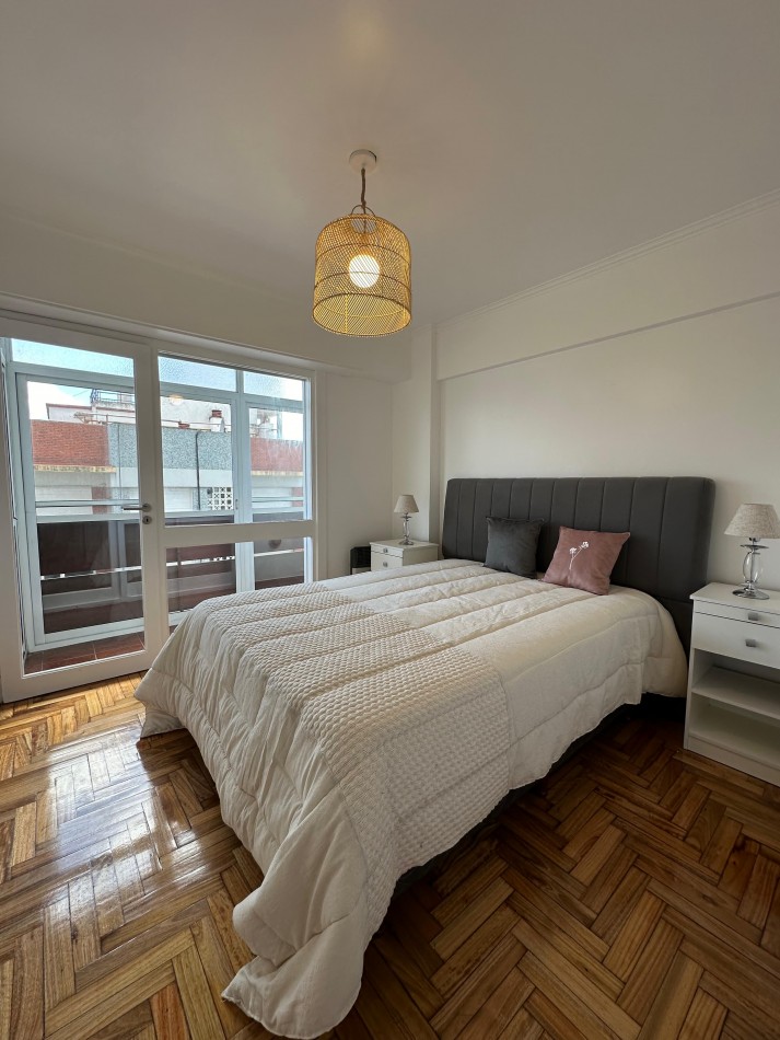 DEPARTAMENTO TRES AMBIENTES A LA CALLE CON COCHERA, CENTRO. MAR DEL PLATA