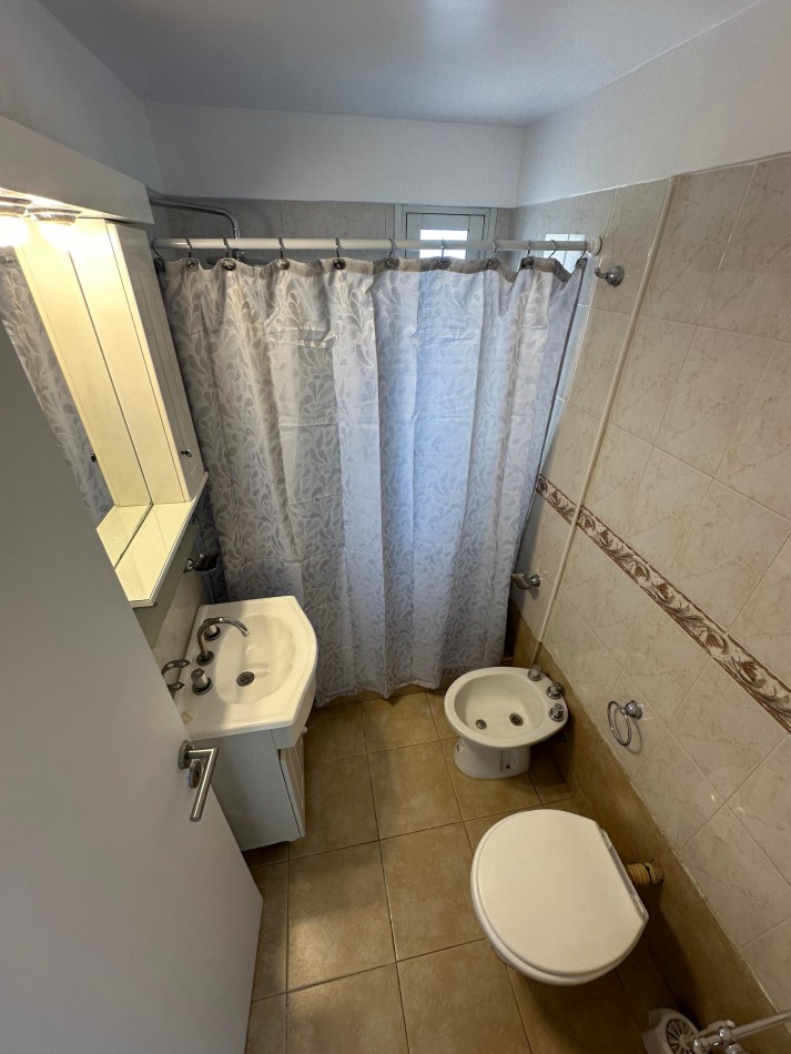 DEPARTAMENTO TRES AMBIENTES A LA CALLE CON COCHERA, CENTRO. MAR DEL PLATA