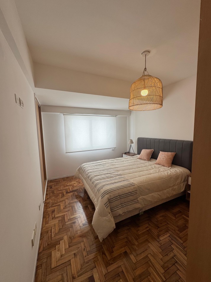 Departamento 4 ambientes a la calle con balcon terraza, vista lateral al MAR.  Mar del Plata.