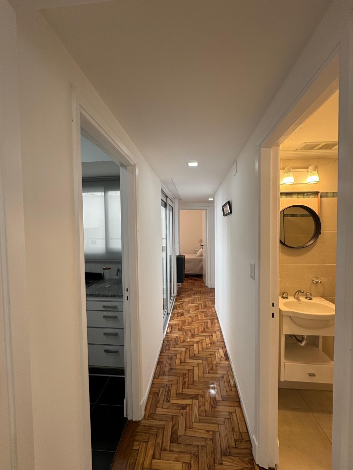 Departamento 4 ambientes a la calle con balcon terraza, vista lateral al MAR.  Mar del Plata.