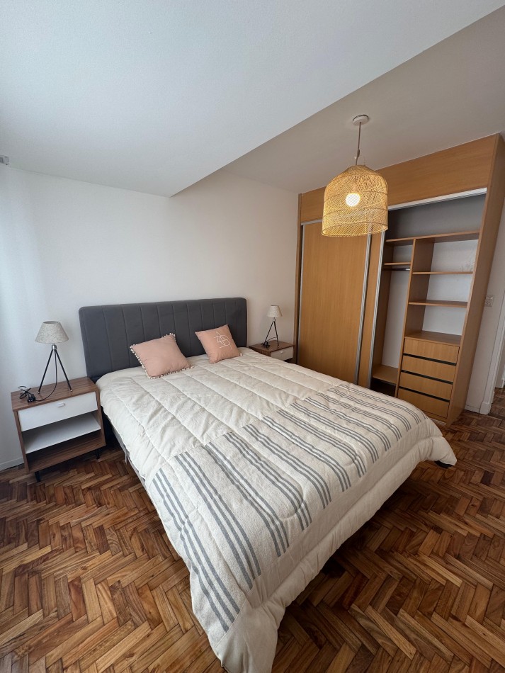 Departamento 4 ambientes a la calle con balcon terraza, vista lateral al MAR.  Mar del Plata.