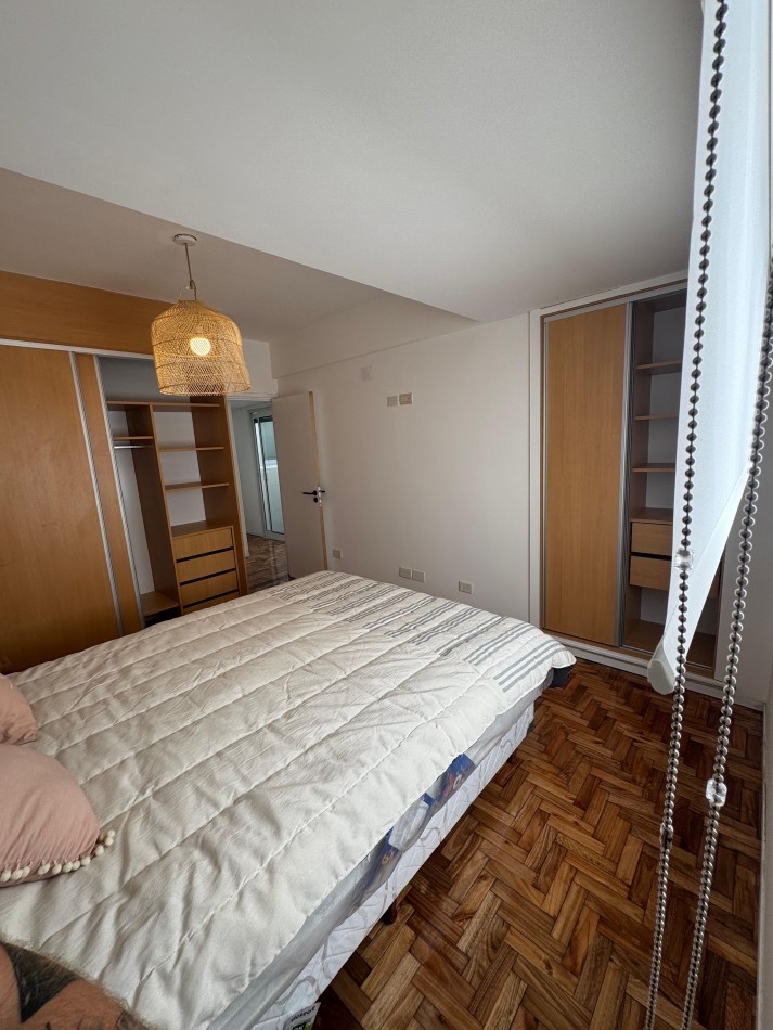 Departamento 4 ambientes a la calle con balcon terraza, vista lateral al MAR.  Mar del Plata.