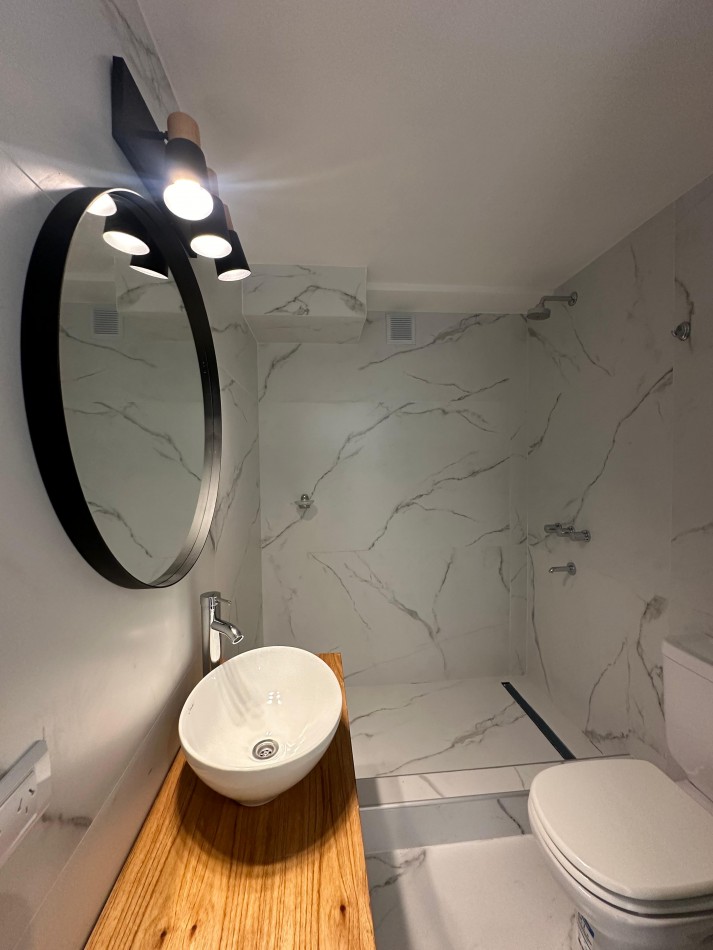 Departamento 4 ambientes a la calle con balcon terraza. Cochera. Mar del Plata.