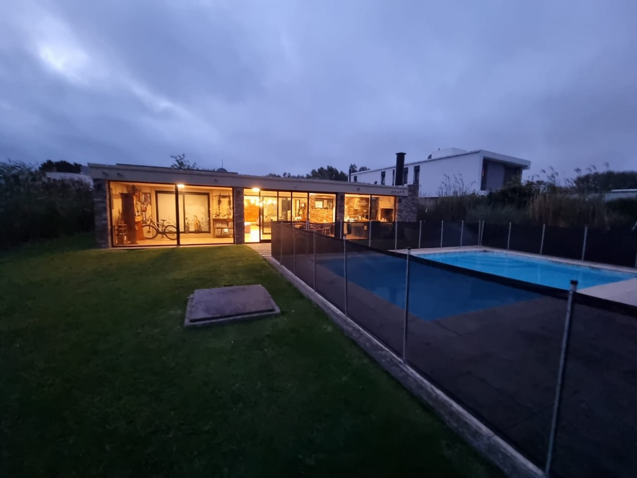 Casa 5 ambientes con piscina climatizada. Arenas del Sur. Mar del Plata