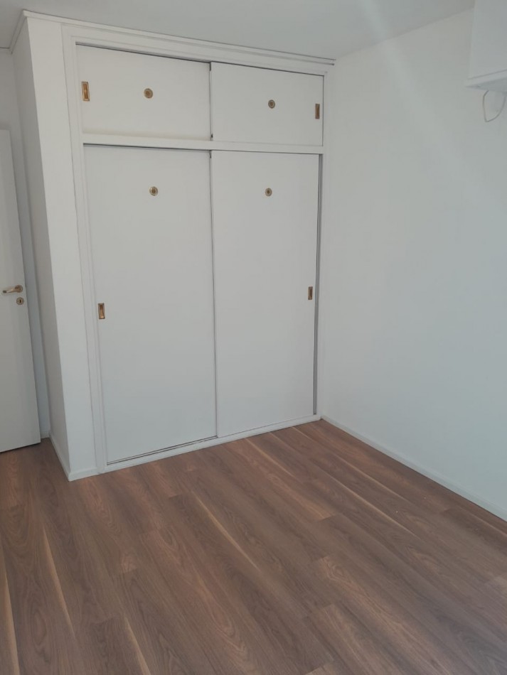 DEPARTAMENTO EN DUPLEX 5 AMBIENTES. RECICLADO. VISTA AL MAR. LA PERLA. MAR DEL PLATA.