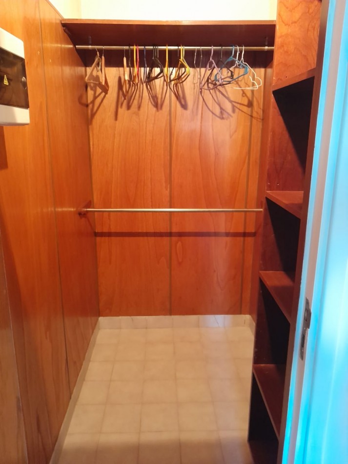 DEPARTAMENTO EN DUPLEX 5 AMBIENTES. RECICLADO. VISTA AL MAR. LA PERLA. MAR DEL PLATA.