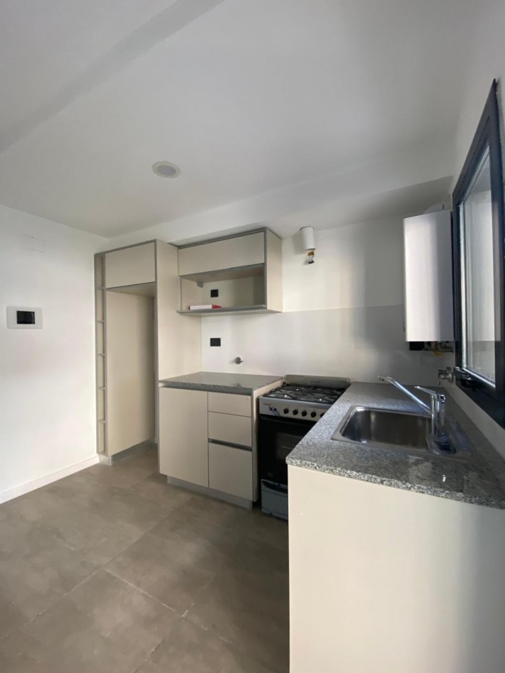 Departamento dos ambientes con cochera fija. GUEMES. Mar del Plata.