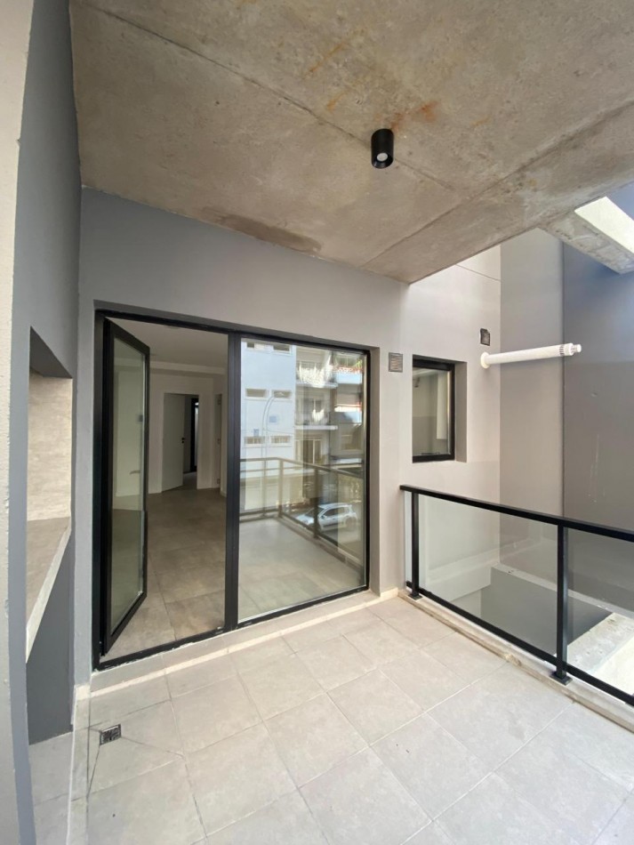 Departamento dos ambientes con cochera fija. GUEMES. Mar del Plata.