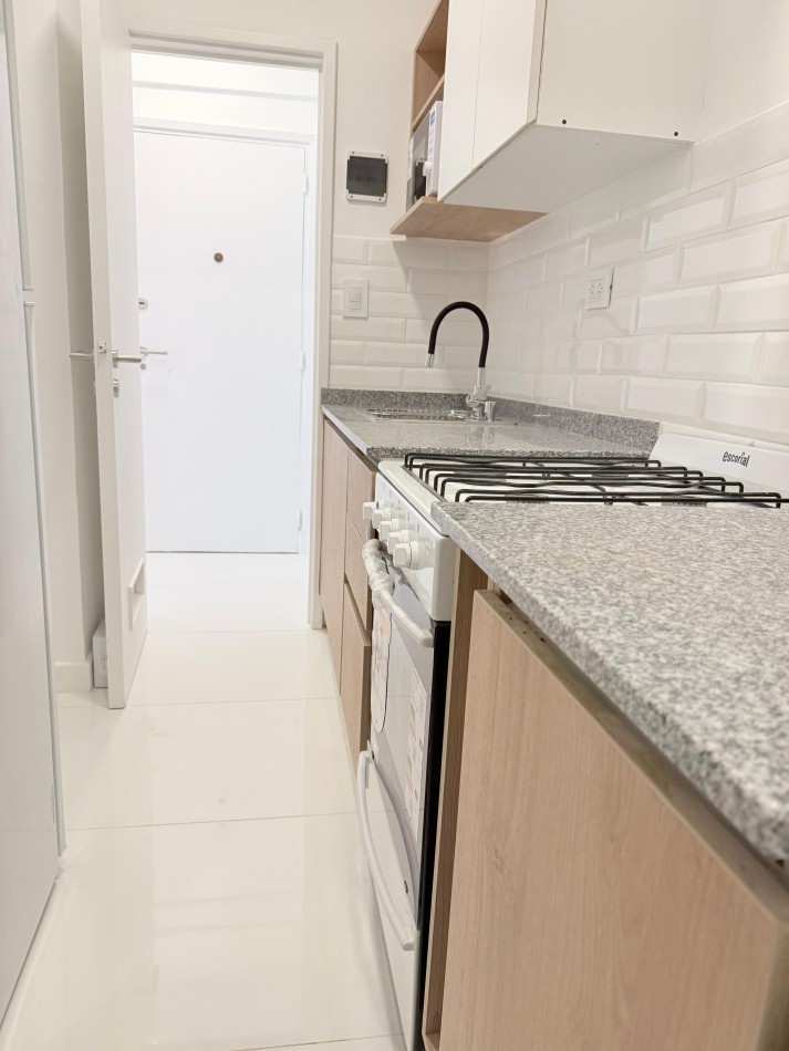 Dos ambientes con balcon saliente, centro. Mar del Plata.