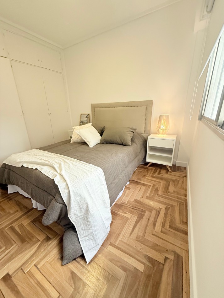 Dos ambientes con balcon saliente, centro. Mar del Plata.