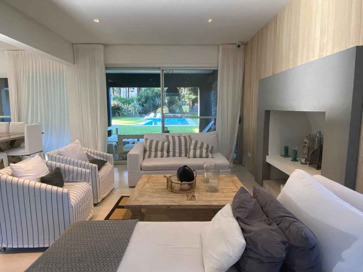 Casa en venta. Cinco Ambientes, en Barrio Residencial 1 de Costa Esmeralda. Costa Atlantica.