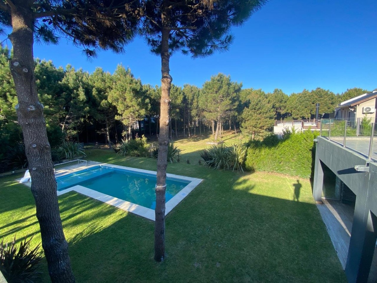 Casa en venta. Cinco Ambientes, en Barrio Residencial 1 de Costa Esmeralda. Costa Atlantica.