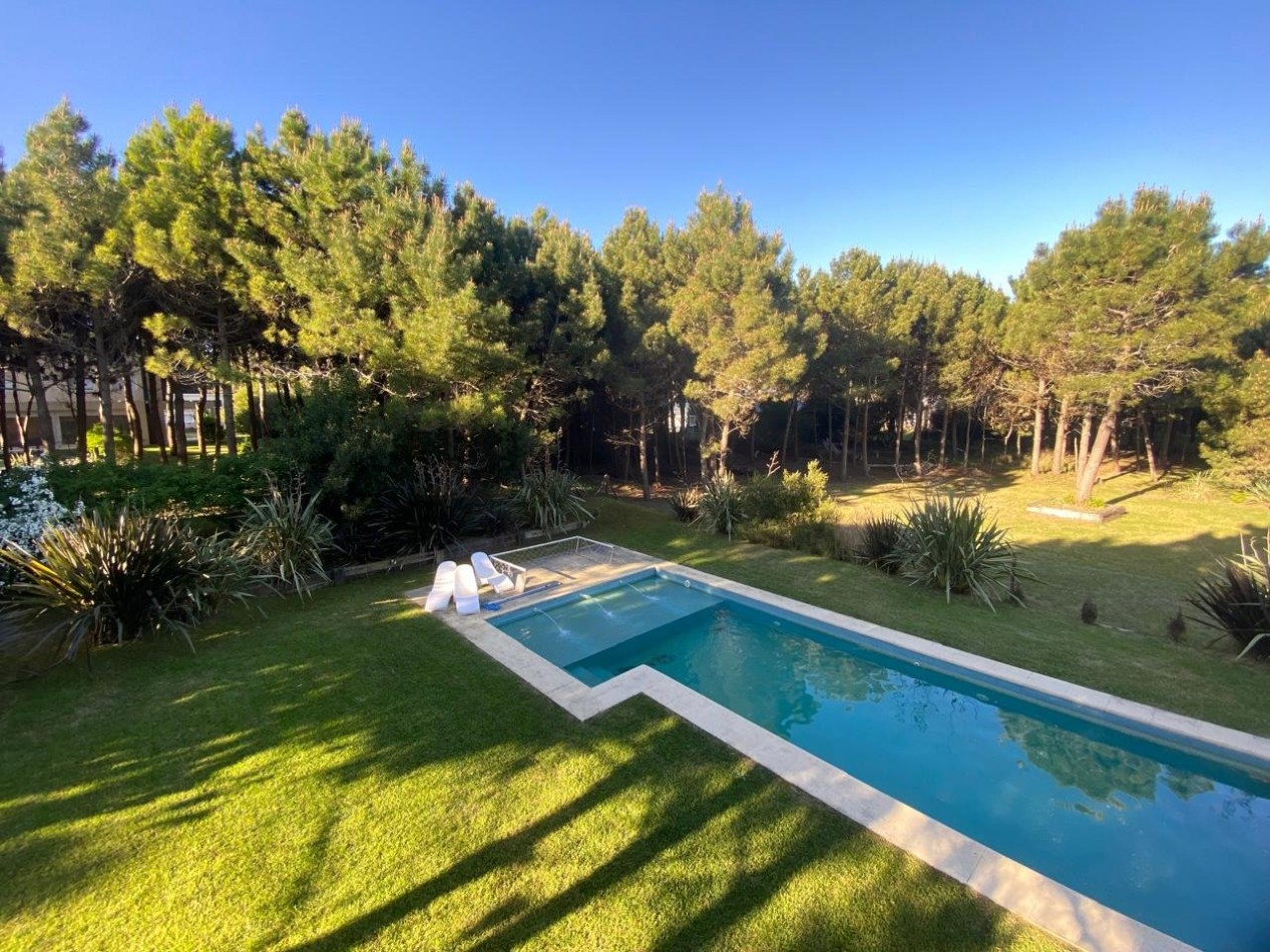 Casa en venta. Cinco Ambientes, en Barrio Residencial 1 de Costa Esmeralda. Costa Atlantica.