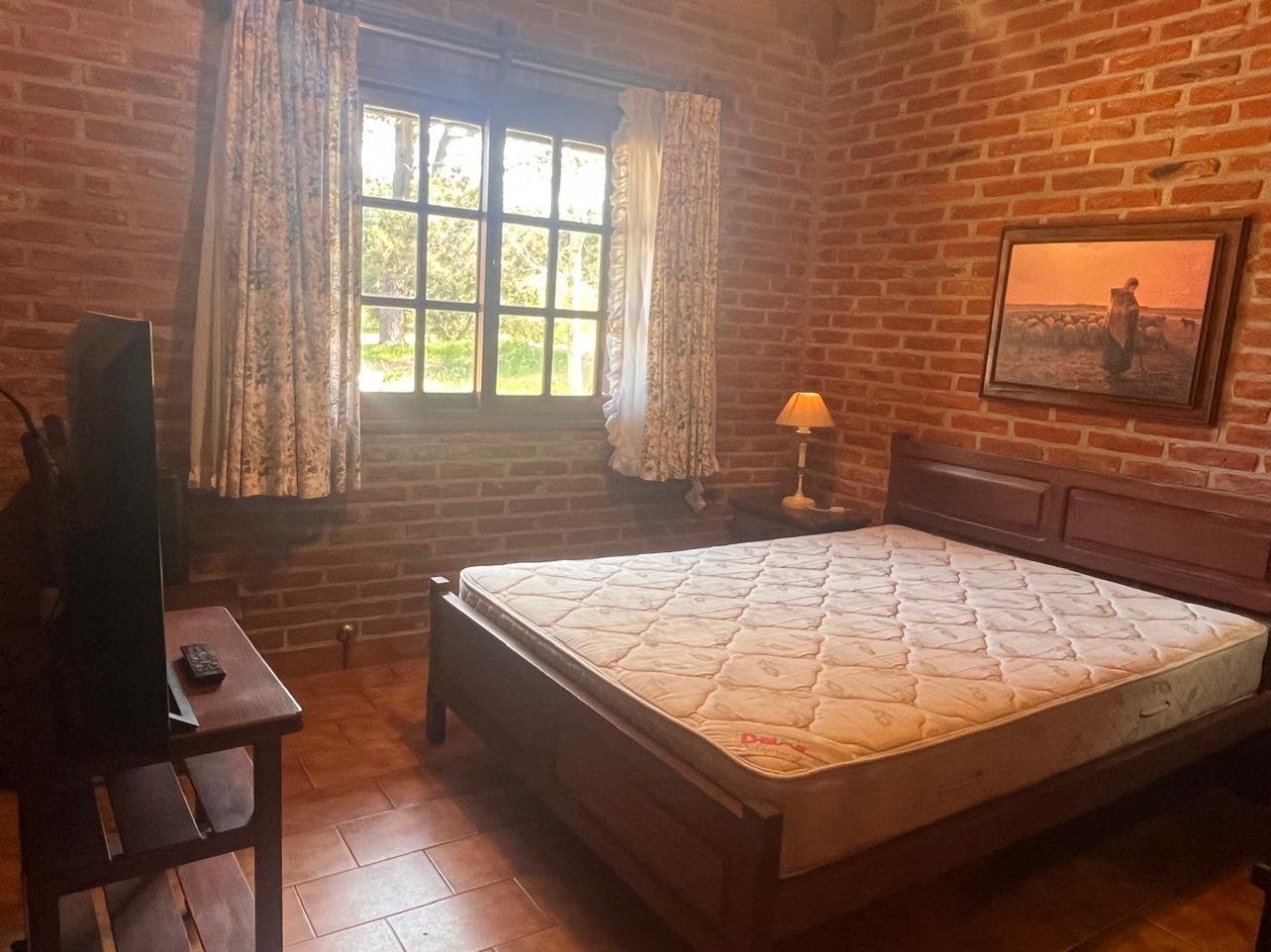 Casa en venta cinco ambientes. Pinamar. Costa Atlantica.