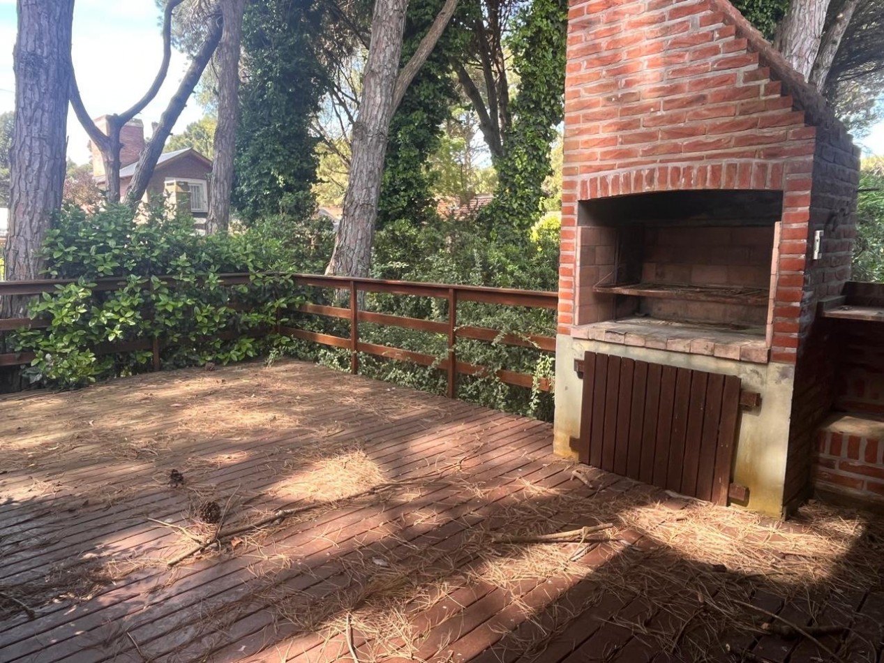 Casa en venta cinco ambientes. Pinamar. Costa Atlantica.