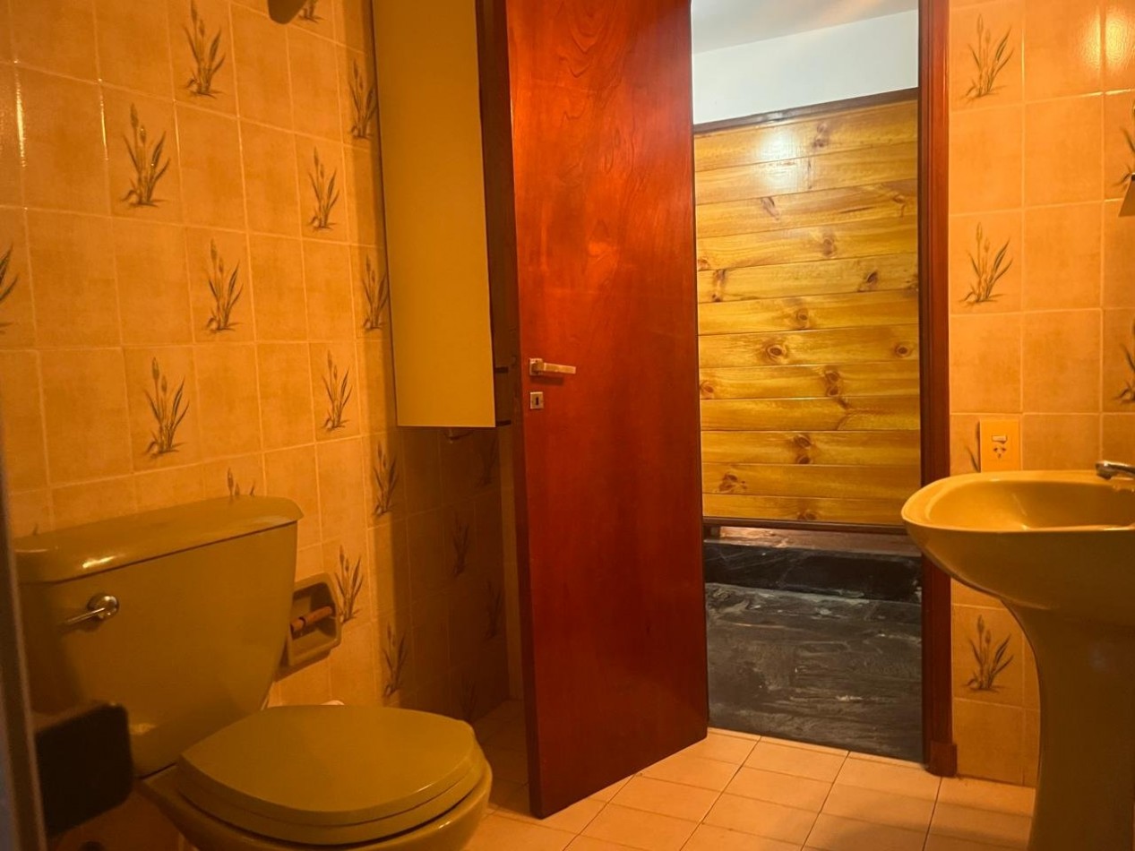 Casa en venta cinco ambientes. Pinamar. Costa Atlantica.