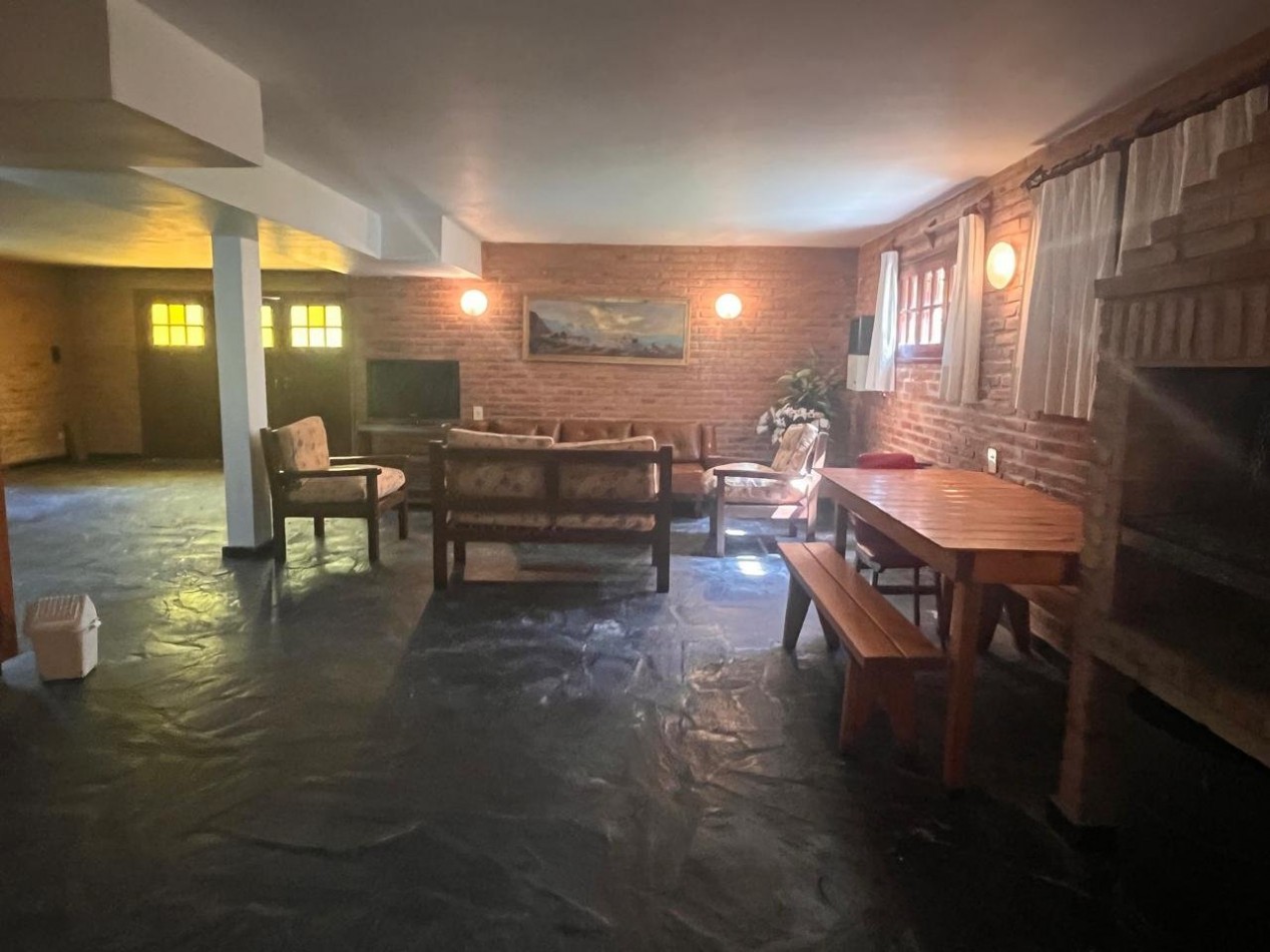 Casa en venta cinco ambientes. Pinamar. Costa Atlantica.