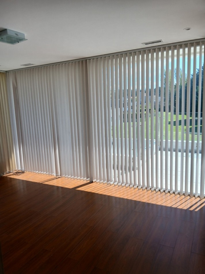 Rumenco, casa 5 ambientes. Dos plantas. Barrio Cerrado. 