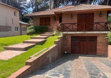 Casa en venta cinco ambientes. Pinamar. Costa Atlantica.